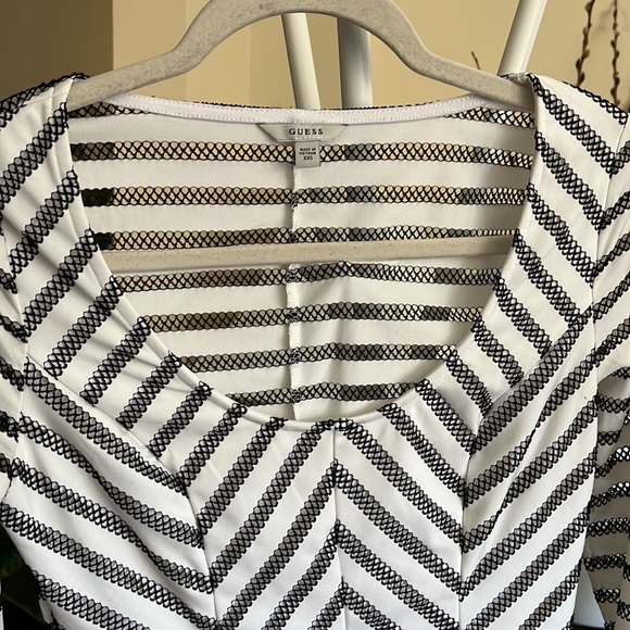 💖🤍🖤Guess White & Black Crochet Stripe Pattern Peplum Top-XS-EUC - Picture 5 of 14